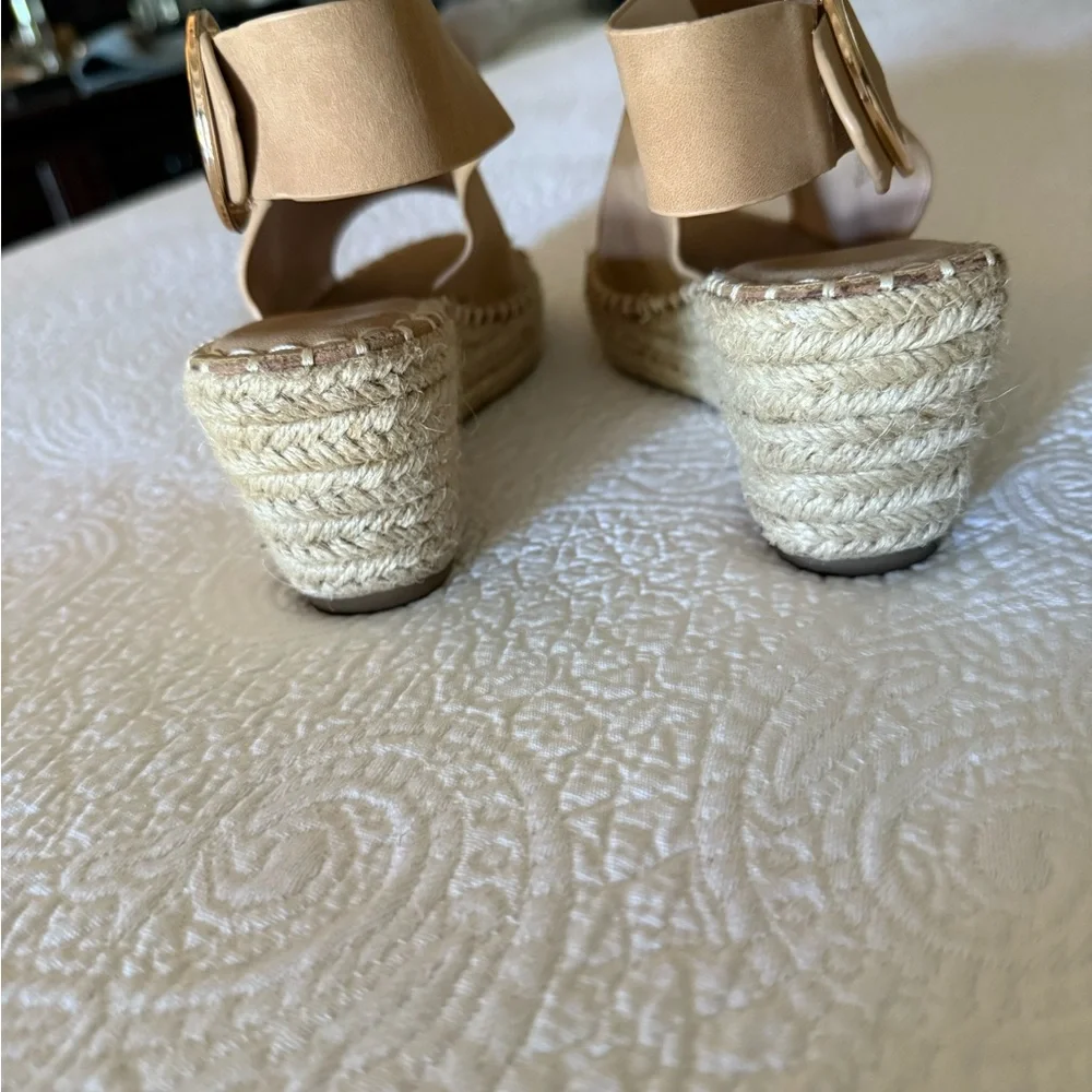 Catherine Malandrino Tan Slingback Wedge❗️ - Picture 6 of 11